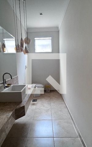 Casa à venda com 700m², 4 quartos e 5 vagas Casa à venda com 700m², 4 quartos e 5 vagasSala
