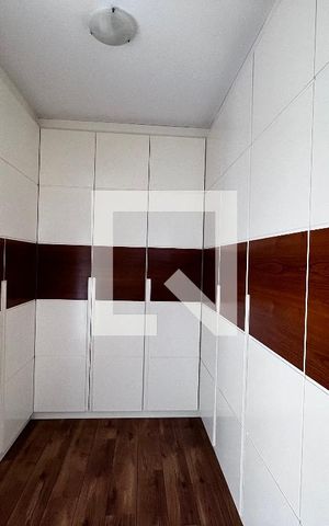 Casa à venda com 700m², 4 quartos e 5 vagas Casa à venda com 700m², 4 quartos e 5 vagasCloset