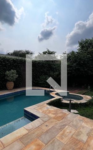 Casa à venda com 700m², 4 quartos e 5 vagas Casa à venda com 700m², 4 quartos e 5 vagasÁrea comum