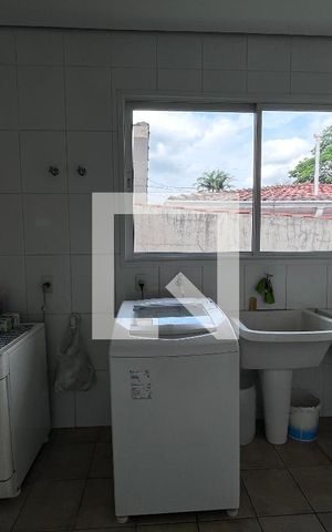 Casa à venda com 700m², 4 quartos e 5 vagas Casa à venda com 700m², 4 quartos e 5 vagasÁrea de Serviço
