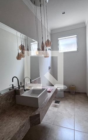Casa à venda com 700m², 4 quartos e 5 vagas Casa à venda com 700m², 4 quartos e 5 vagasSala