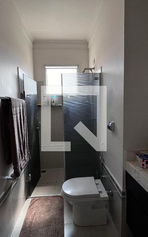 Casa à venda com 700m², 4 quartos e 5 vagas Casa à venda com 700m², 4 quartos e 5 vagasBanheiro