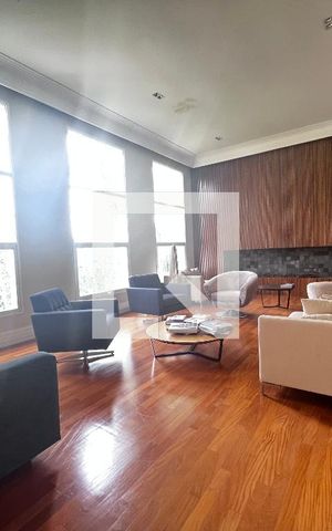 Casa à venda com 700m², 4 quartos e 5 vagas Casa à venda com 700m², 4 quartos e 5 vagasSala