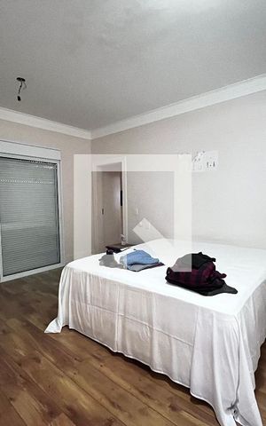 Casa à venda com 700m², 4 quartos e 5 vagas Casa à venda com 700m², 4 quartos e 5 vagasQuarto