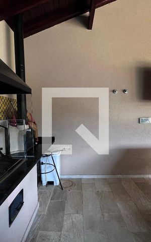 Casa à venda com 700m², 4 quartos e 5 vagas Casa à venda com 700m², 4 quartos e 5 vagasÁrea comum