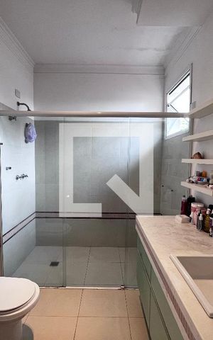 Casa à venda com 700m², 4 quartos e 5 vagas Casa à venda com 700m², 4 quartos e 5 vagasBanheiro