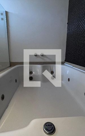 Casa à venda com 700m², 4 quartos e 5 vagas Casa à venda com 700m², 4 quartos e 5 vagasBanheiro