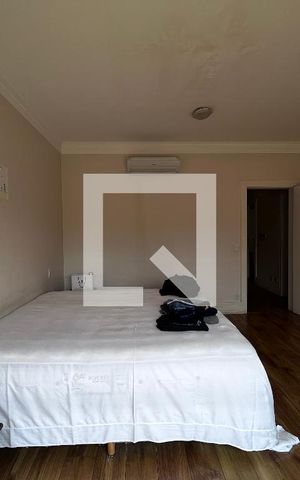 Casa à venda com 700m², 4 quartos e 5 vagas Casa à venda com 700m², 4 quartos e 5 vagasQuarto