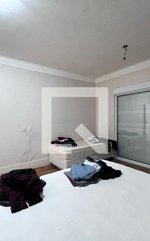 Casa à venda com 700m², 4 quartos e 5 vagas Casa à venda com 700m², 4 quartos e 5 vagasQuarto