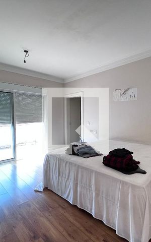 Casa à venda com 700m², 4 quartos e 5 vagas Casa à venda com 700m², 4 quartos e 5 vagasQuarto