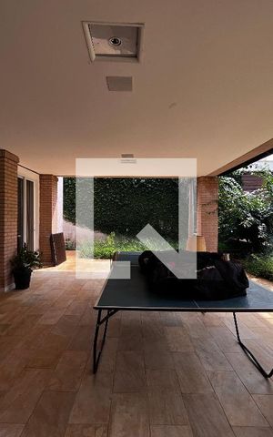 Casa à venda com 700m², 4 quartos e 5 vagas Casa à venda com 700m², 4 quartos e 5 vagasÁrea comum