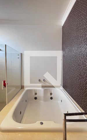 Casa à venda com 700m², 4 quartos e 5 vagas Casa à venda com 700m², 4 quartos e 5 vagasBanheiro
