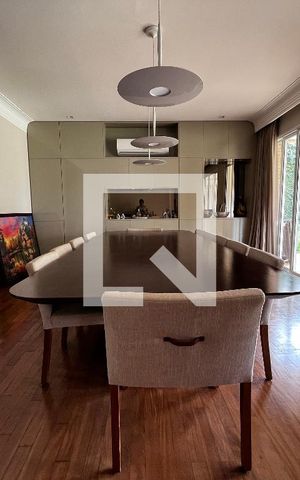 Casa à venda com 700m², 4 quartos e 5 vagas Casa à venda com 700m², 4 quartos e 5 vagasSala de Jantar
