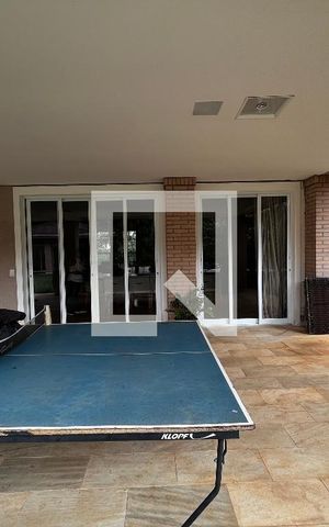 Casa à venda com 700m², 4 quartos e 5 vagas Casa à venda com 700m², 4 quartos e 5 vagasÁrea comum