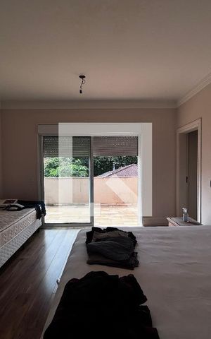 Casa à venda com 700m², 4 quartos e 5 vagas Casa à venda com 700m², 4 quartos e 5 vagasQuarto