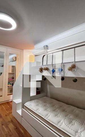 Casa à venda com 700m², 4 quartos e 5 vagas Casa à venda com 700m², 4 quartos e 5 vagasQuarto