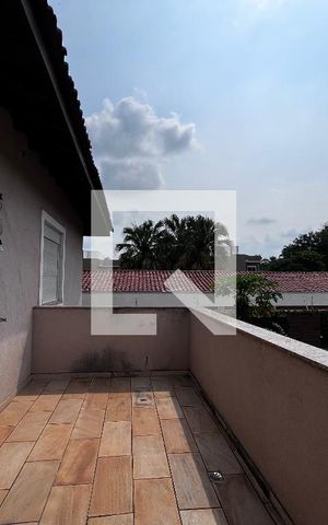 Casa à venda com 700m², 4 quartos e 5 vagas Casa à venda com 700m², 4 quartos e 5 vagasVaranda