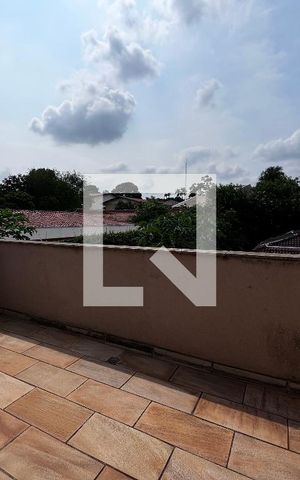 Casa à venda com 700m², 4 quartos e 5 vagas Casa à venda com 700m², 4 quartos e 5 vagasVaranda