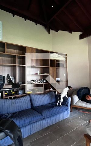 Casa à venda com 700m², 4 quartos e 5 vagas Casa à venda com 700m², 4 quartos e 5 vagasÁrea comum