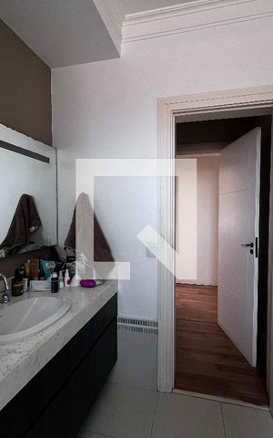 Casa à venda com 700m², 4 quartos e 5 vagas Casa à venda com 700m², 4 quartos e 5 vagasBanheiro