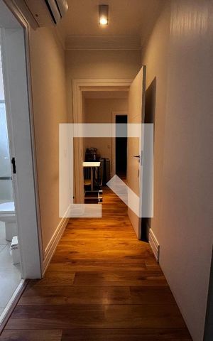 Casa à venda com 700m², 4 quartos e 5 vagas Casa à venda com 700m², 4 quartos e 5 vagasCorredor