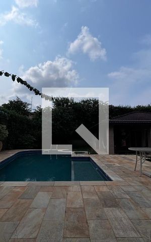 Casa à venda com 700m², 4 quartos e 5 vagas Casa à venda com 700m², 4 quartos e 5 vagasÁrea comum