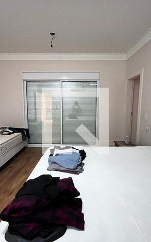 Casa à venda com 700m², 4 quartos e 5 vagas Casa à venda com 700m², 4 quartos e 5 vagasQuarto