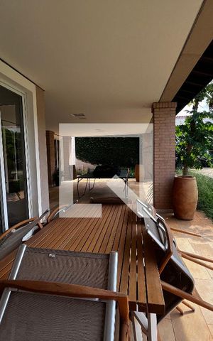 Casa à venda com 700m², 4 quartos e 5 vagas Casa à venda com 700m², 4 quartos e 5 vagasÁrea comum