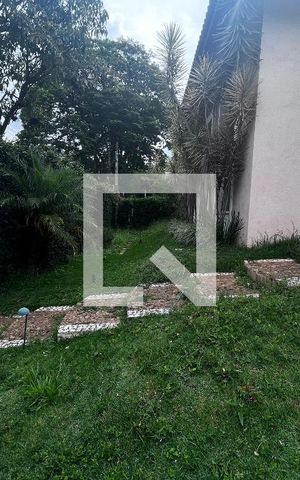 Casa à venda com 700m², 4 quartos e 5 vagas Casa à venda com 700m², 4 quartos e 5 vagasÁrea comum