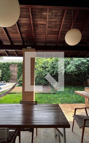 Casa à venda com 700m², 4 quartos e 5 vagas Casa à venda com 700m², 4 quartos e 5 vagasÁrea comum