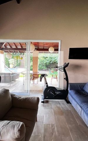 Casa à venda com 700m², 4 quartos e 5 vagas Casa à venda com 700m², 4 quartos e 5 vagasÁrea comum