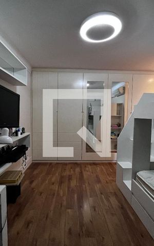 Casa à venda com 700m², 4 quartos e 5 vagas Casa à venda com 700m², 4 quartos e 5 vagasQuarto