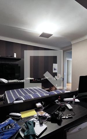 Casa à venda com 700m², 4 quartos e 5 vagas Casa à venda com 700m², 4 quartos e 5 vagasQuarto