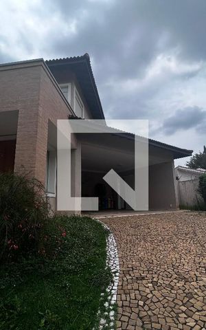 Casa à venda com 700m², 4 quartos e 5 vagas Casa à venda com 700m², 4 quartos e 5 vagasÁrea comum