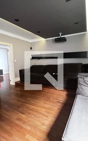 Casa à venda com 700m², 4 quartos e 5 vagas Casa à venda com 700m², 4 quartos e 5 vagasSala