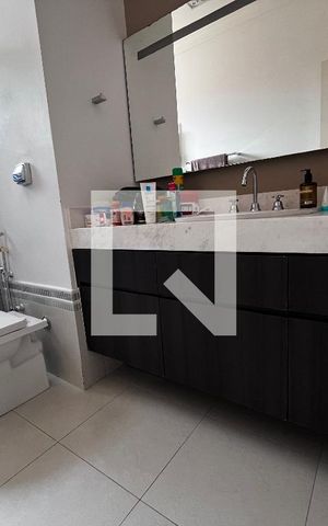 Casa à venda com 700m², 4 quartos e 5 vagas Casa à venda com 700m², 4 quartos e 5 vagasBanheiro