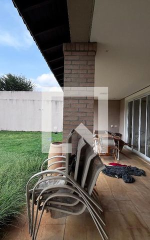 Casa à venda com 700m², 4 quartos e 5 vagas Casa à venda com 700m², 4 quartos e 5 vagasÁrea comum
