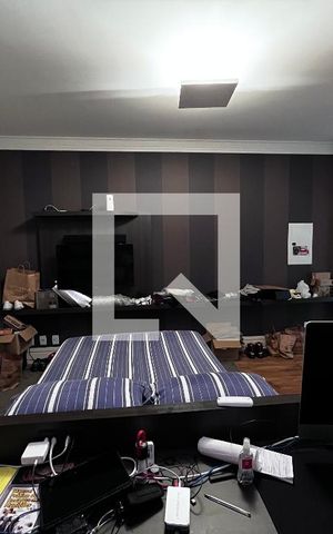 Casa à venda com 700m², 4 quartos e 5 vagas Casa à venda com 700m², 4 quartos e 5 vagasQuarto