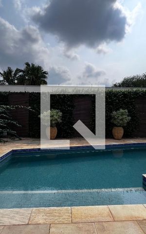 Casa à venda com 700m², 4 quartos e 5 vagas Casa à venda com 700m², 4 quartos e 5 vagasÁrea comum