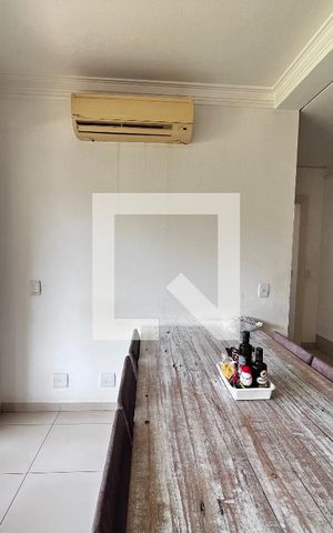 Casa à venda com 700m², 4 quartos e 5 vagas Casa à venda com 700m², 4 quartos e 5 vagasCozinha