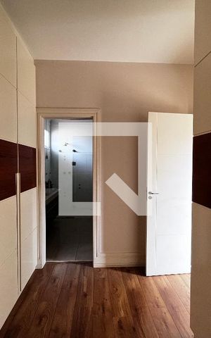Casa à venda com 700m², 4 quartos e 5 vagas Casa à venda com 700m², 4 quartos e 5 vagasCloset
