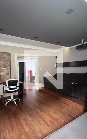 Casa à venda com 700m², 4 quartos e 5 vagas Casa à venda com 700m², 4 quartos e 5 vagasSala