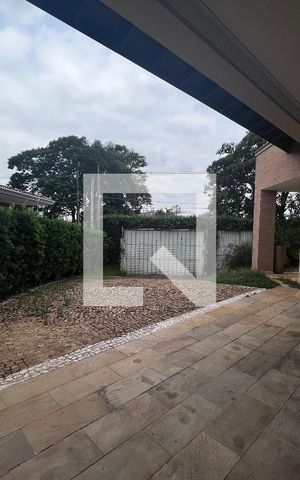 Casa à venda com 700m², 4 quartos e 5 vagas Casa à venda com 700m², 4 quartos e 5 vagasÁrea comum