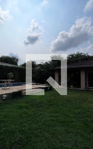 Casa à venda com 700m², 4 quartos e 5 vagas Casa à venda com 700m², 4 quartos e 5 vagasÁrea comum