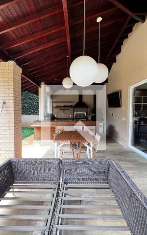 Casa à venda com 700m², 4 quartos e 5 vagas Casa à venda com 700m², 4 quartos e 5 vagasÁrea comum