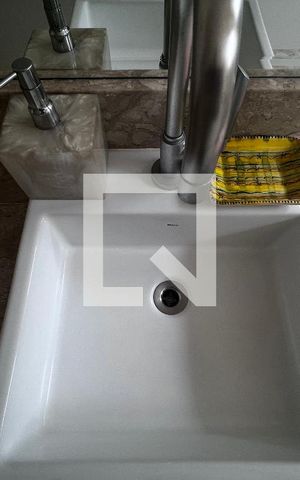 Casa à venda com 700m², 4 quartos e 5 vagas Casa à venda com 700m², 4 quartos e 5 vagasLavabo