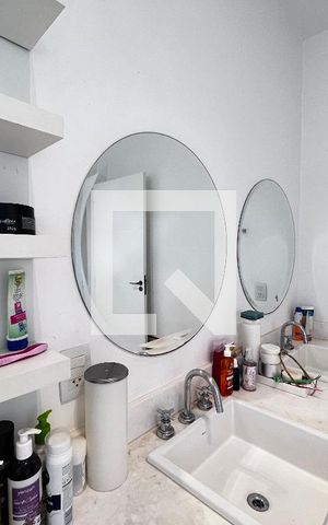 Casa à venda com 700m², 4 quartos e 5 vagas Casa à venda com 700m², 4 quartos e 5 vagasBanheiro