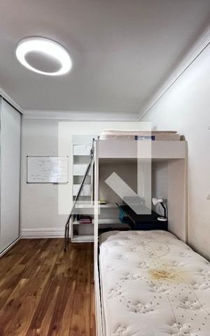 Casa à venda com 700m², 4 quartos e 5 vagas Casa à venda com 700m², 4 quartos e 5 vagasQuarto