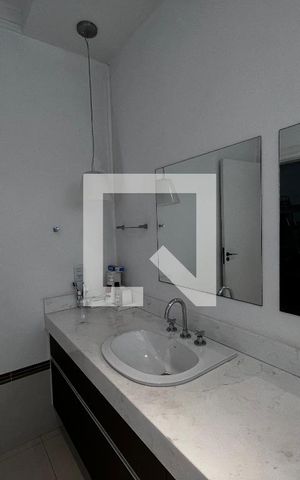 Casa à venda com 700m², 4 quartos e 5 vagas Casa à venda com 700m², 4 quartos e 5 vagasBanheiro