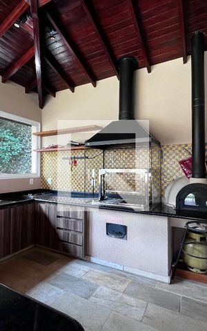 Casa à venda com 700m², 4 quartos e 5 vagas Casa à venda com 700m², 4 quartos e 5 vagasÁrea comum